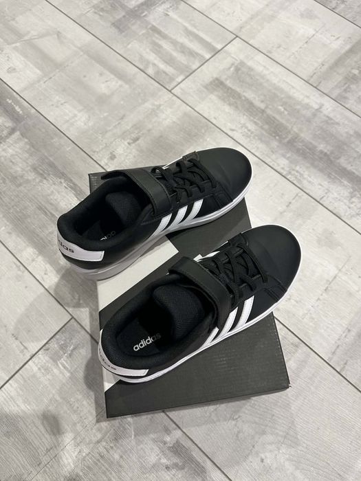 Маратонки Adidas 35 номер