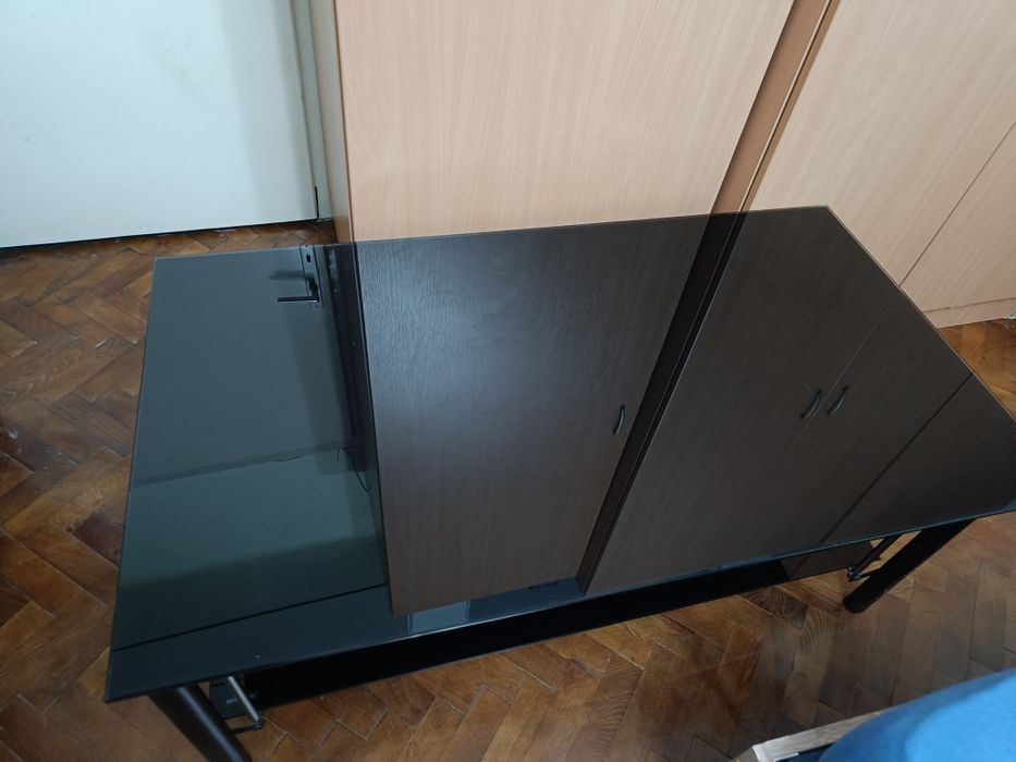 Vând masă de sticlă