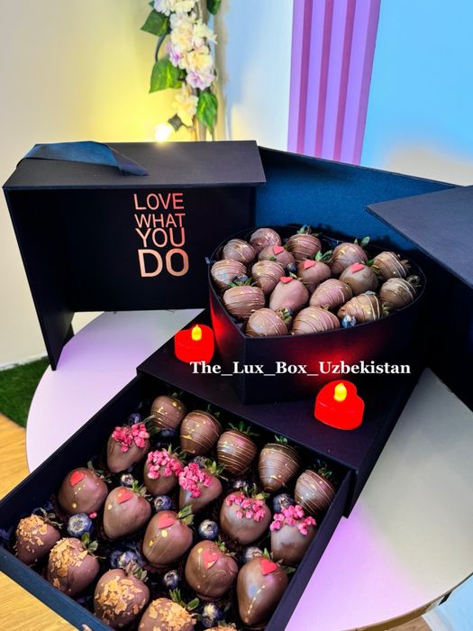 Подарочные боксы, клубника в шоколаде, цветы