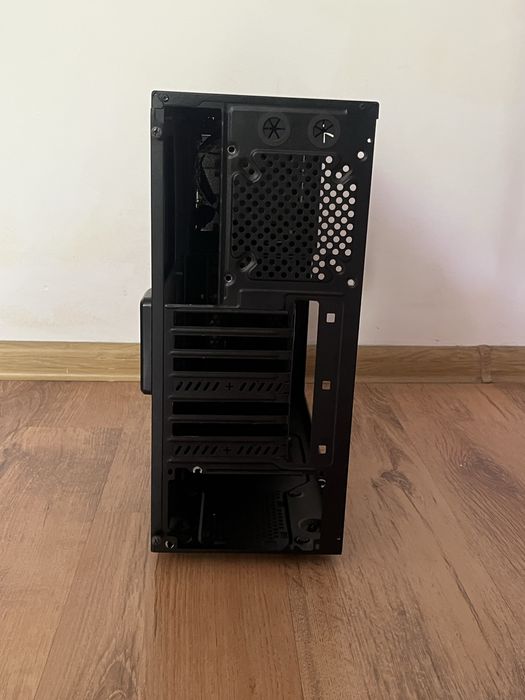Кутия за компютър Cooler Master (отлично състояние)