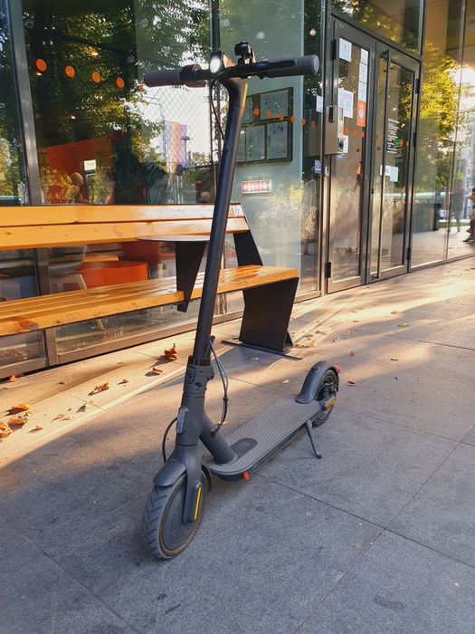 Vand Trotineta electrica noua Xiaomi M365 25km/h + încărcător