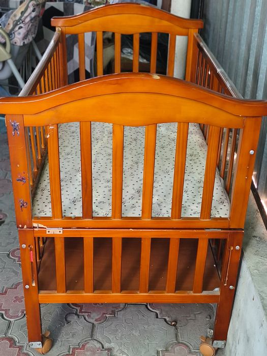 Манеж и детский стул