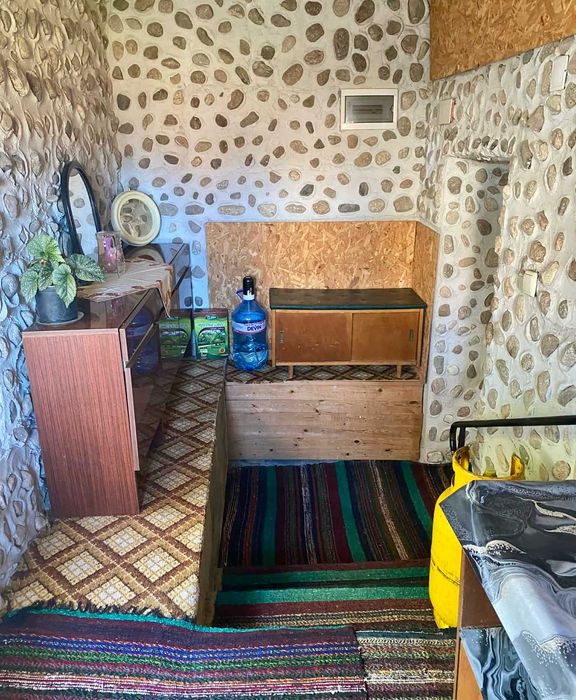 Продавам къща с двор в село Каравелово