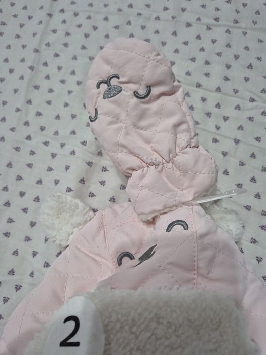 Vând căciulă cu mănuși bebelusi