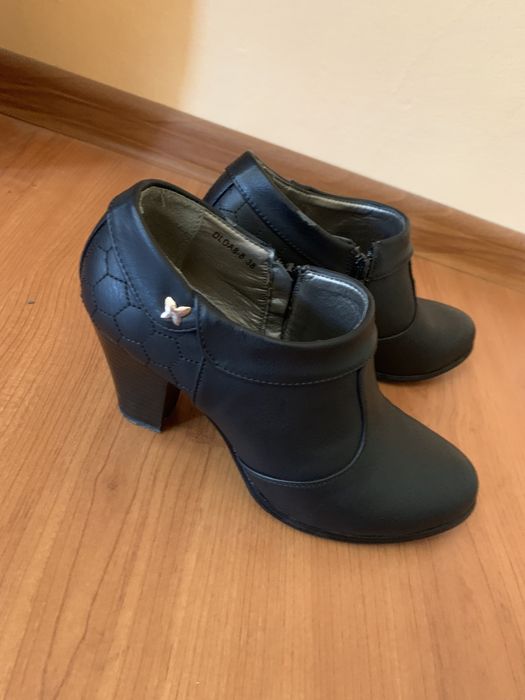 Дамски кожени обувки на токчета