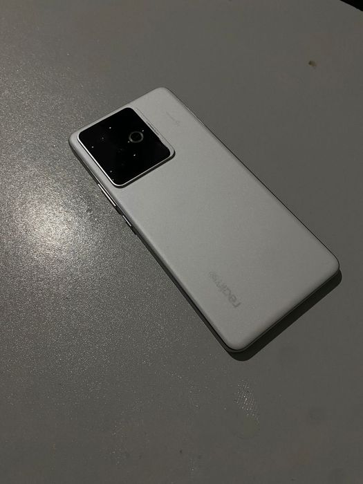Realme GT7 Белый