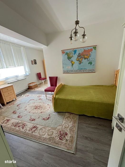 Apartament cu 4 camere decomandate, Centru