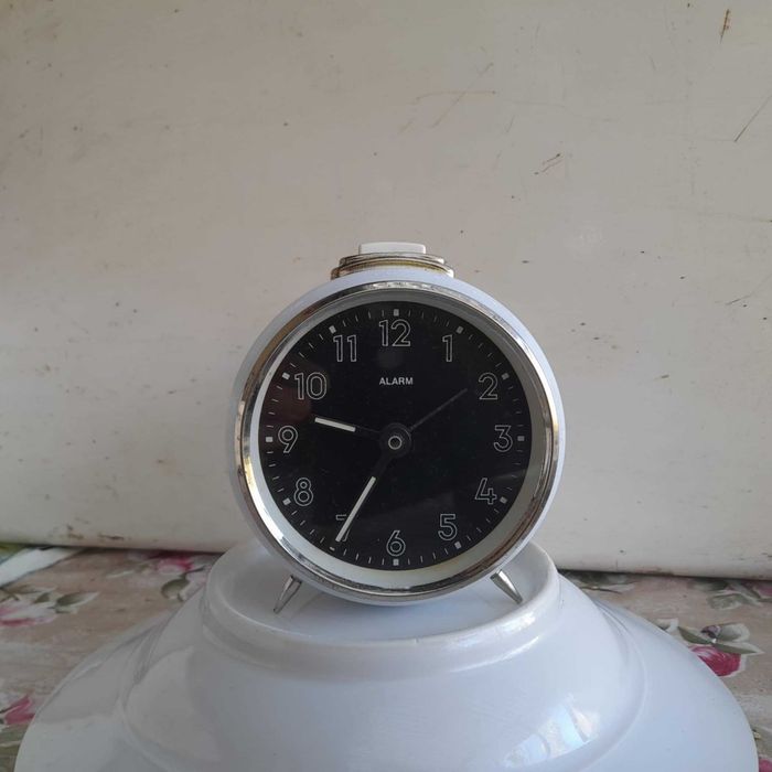 Ceas desteptator de semineu mecanic ALARM fabricat in Germania .