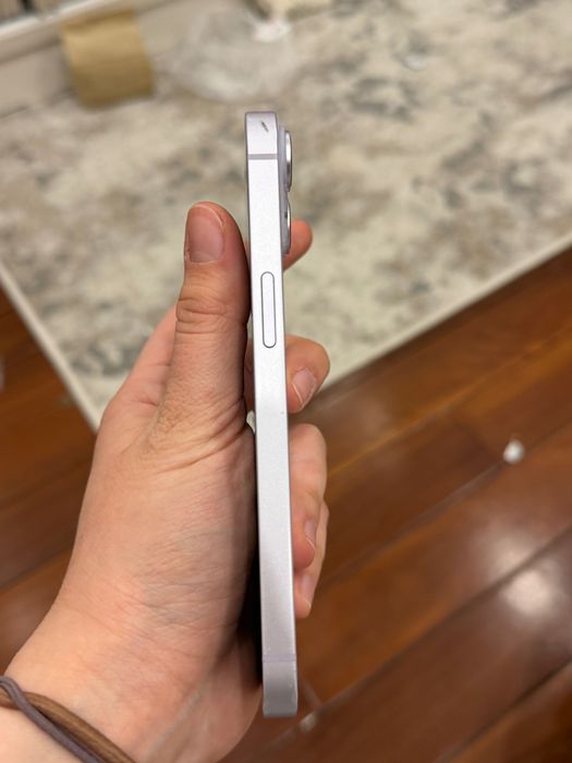 iPhone 14 в хорошем состоянии
