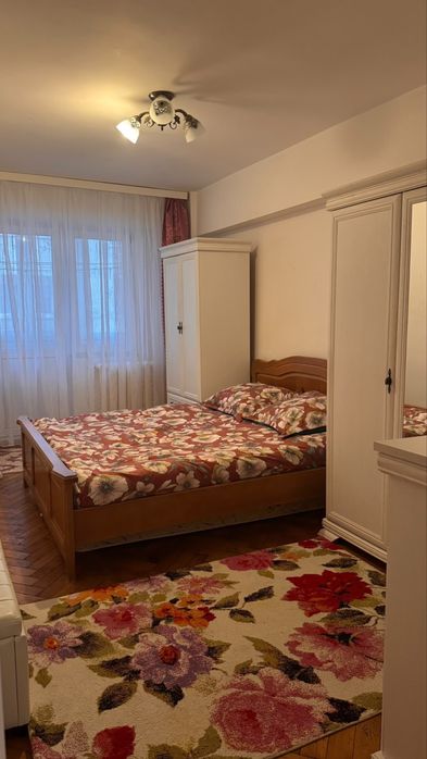 Inchiriere apartament cu 4 camere
