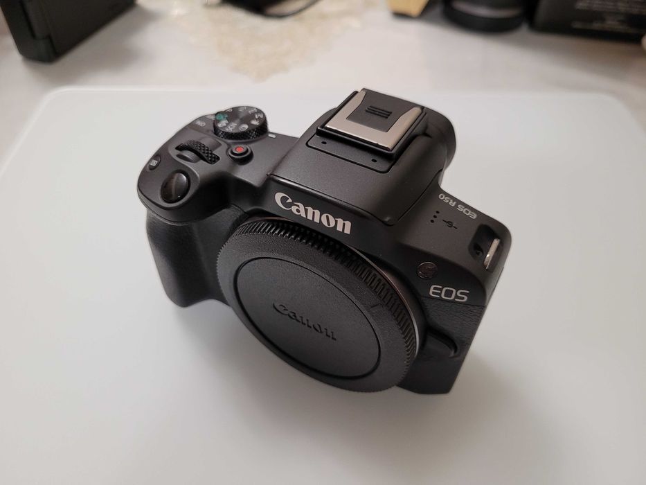 Canon Eos R50 беззеркалка