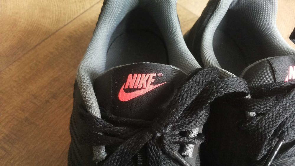 NIKE AIR MAX INVIGOR SE Размер EUR 43 / UK 8,5 маратонки 216-14-S