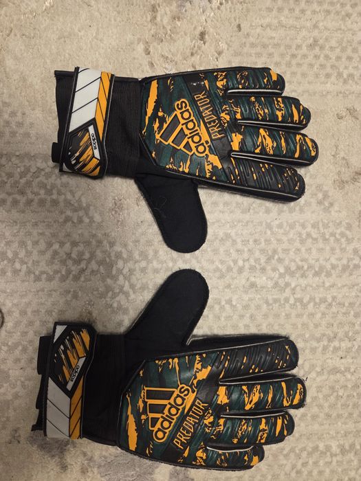 Вратарские перчатки