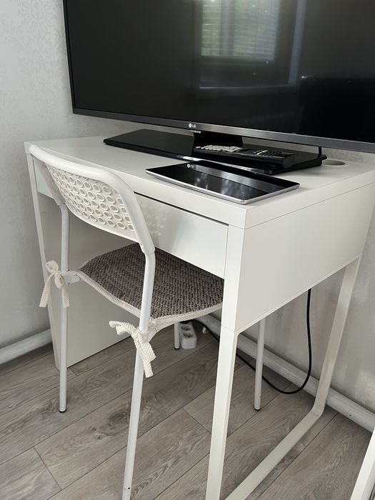 Стол письменный IKEA,стул
