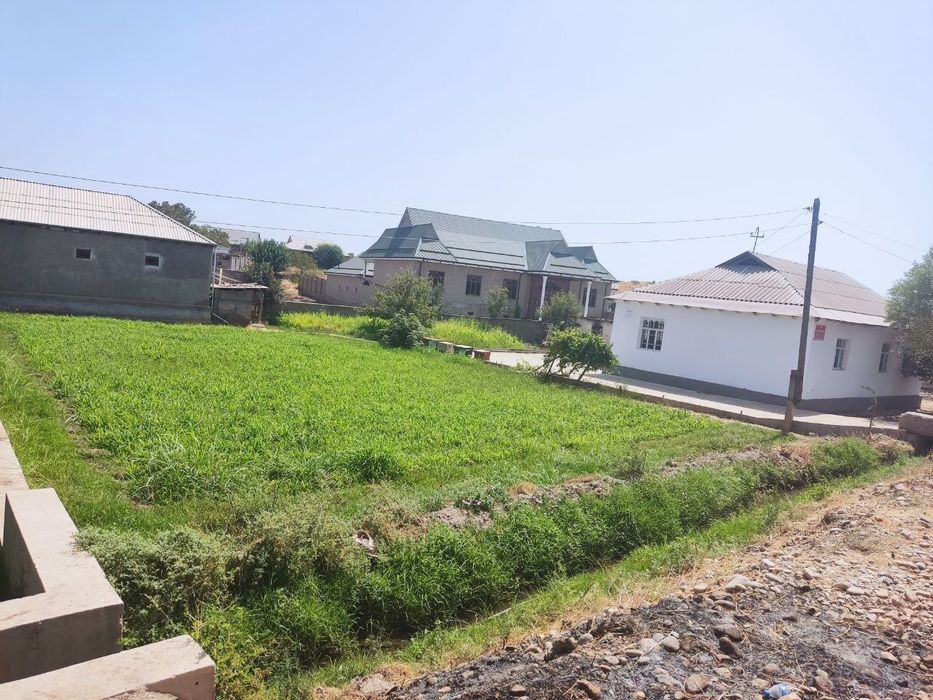 Denov tumani Vodiy maxallasida 6 xonadan iborat 14 sotokli uy sotiladi