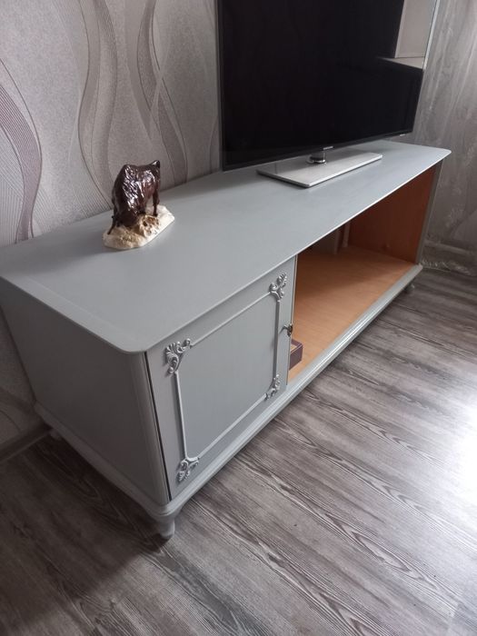 Продам тумбочку под телевизор