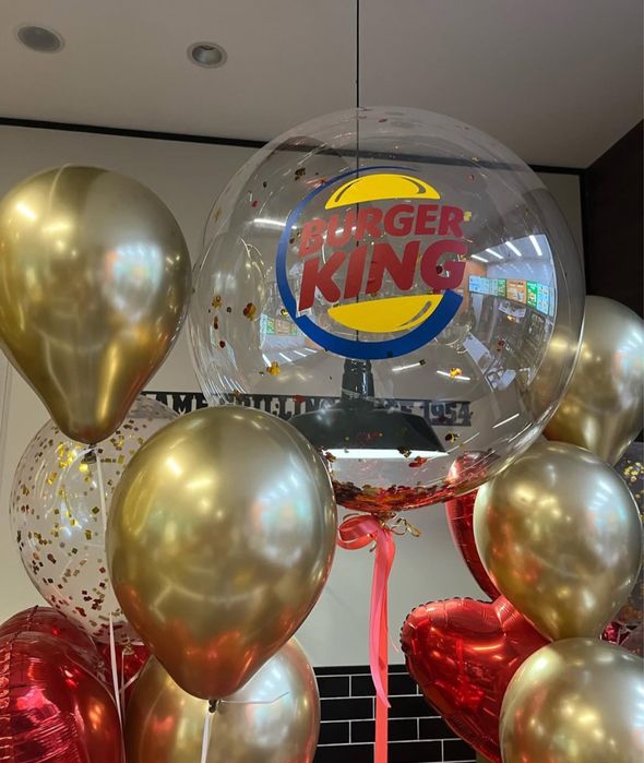 Арка из воздушных шаров, банер