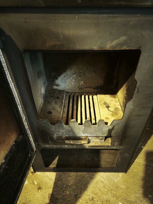 Камина на твърдо гориво