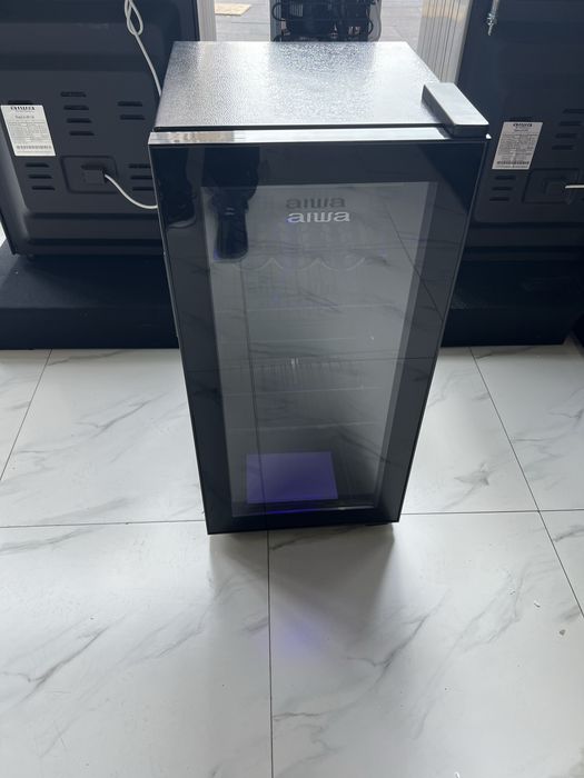 Витринный холодилник японский aiwa