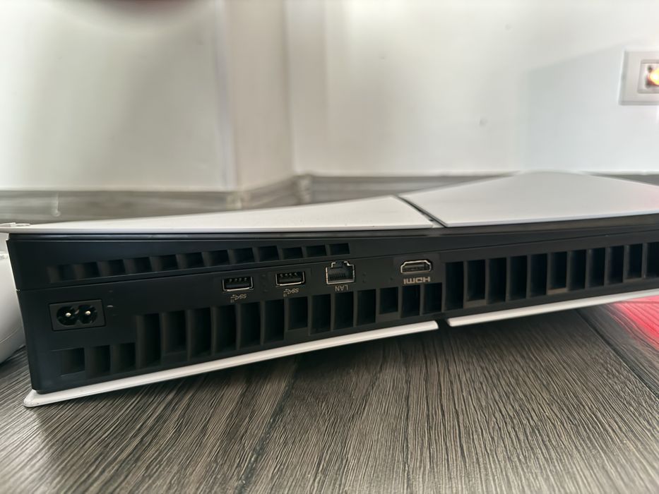 Play Station 5 825 GB