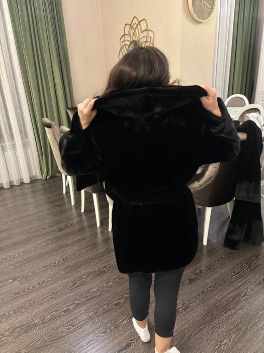 Продам шубу из норки с воротником