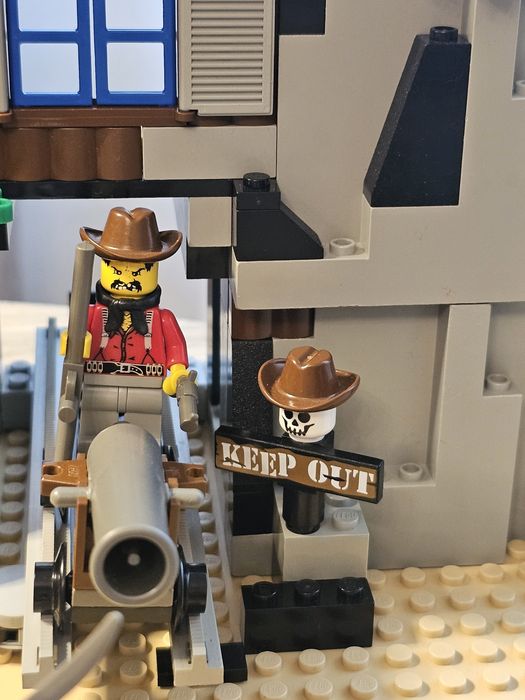 LEGO 6761 LEGO Western Cowboys Bandit's Secret Hide-Out , Тайното скривалище на бандит