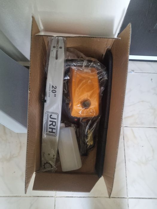 Vând drujbe pe benzină și pe acumulator