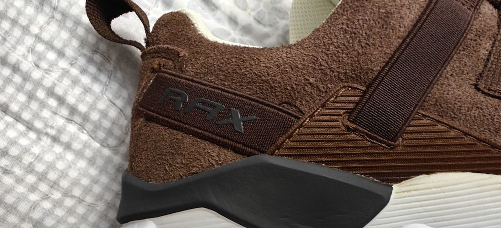 Срочно продам фирменную обувь RAX