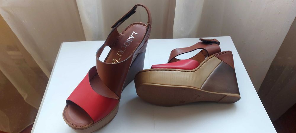 Sandale Lasocki din piele cu platforma, NOI