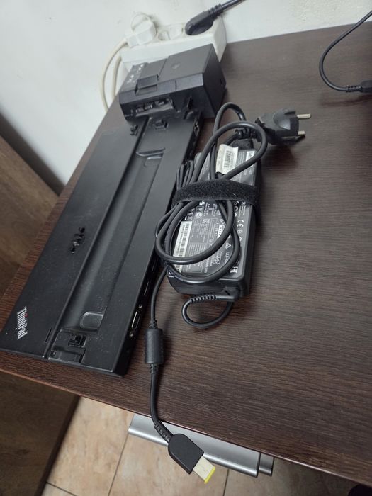 Vând Lenovo ThinkPad Ultra Docking Station