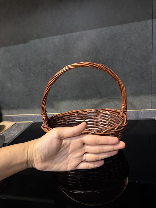 Продам корзинку плетенную