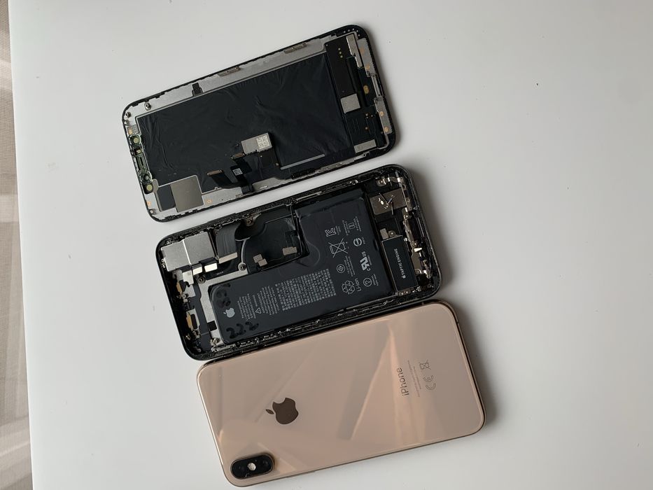 • Piese Iphone DEZMEMBRARI •