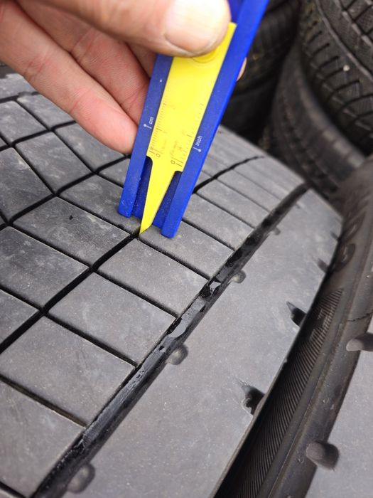 Anvelope 295 55 r 22.5  de tracțiune  continental.