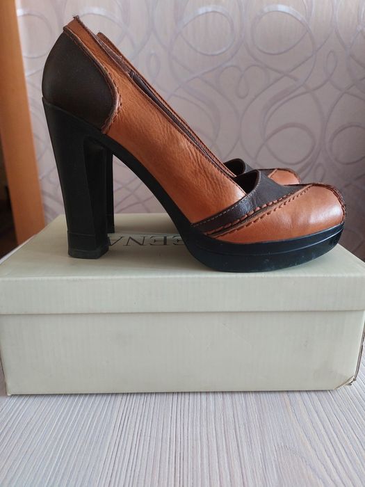 Продается женская обувь