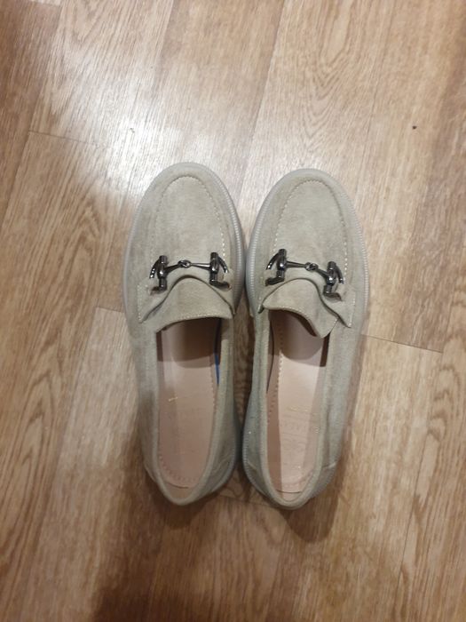 Продаю женскую обувь