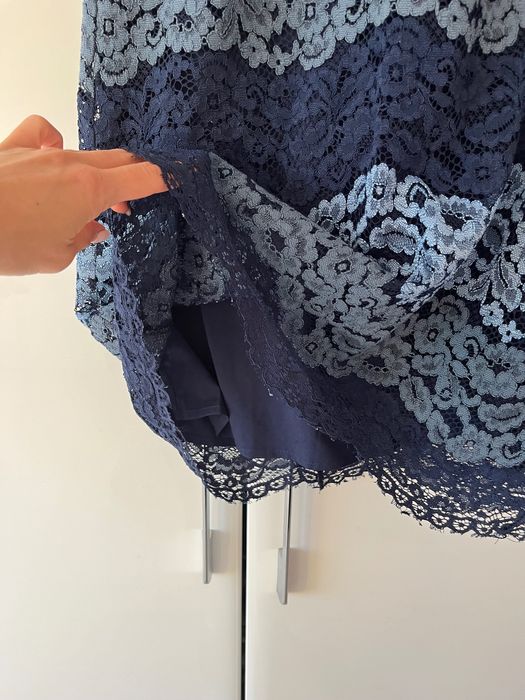 Дантелена синя рокля