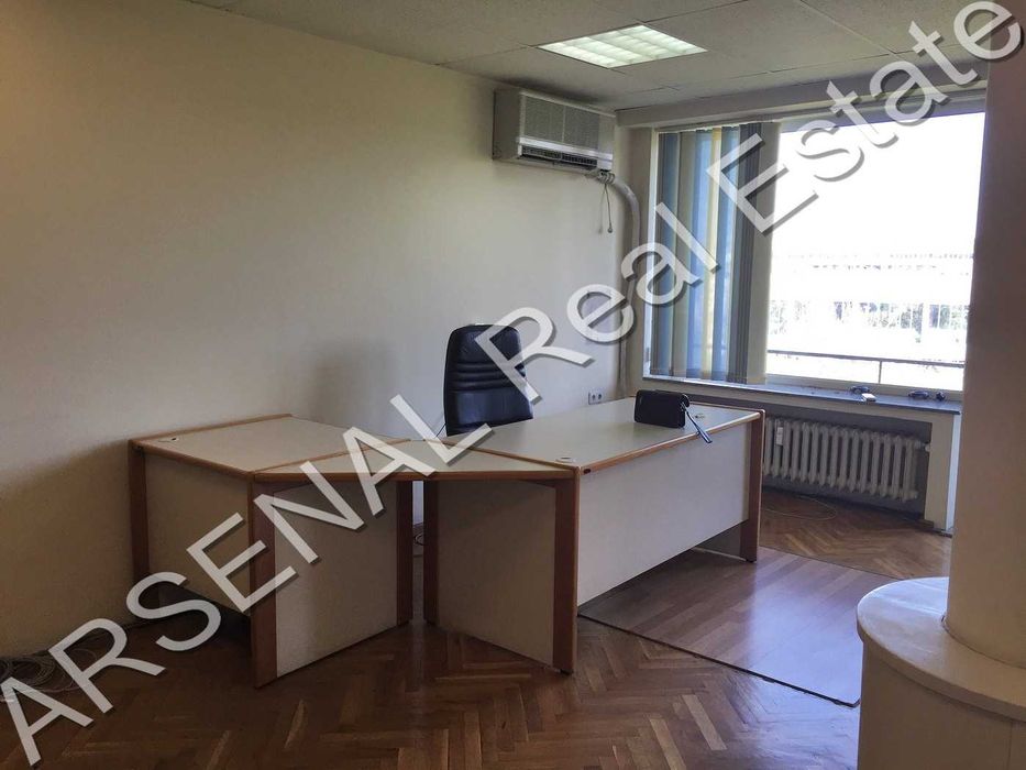 Офис под наем, Център