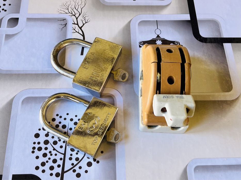 Замок навесной и рубильник для фазовой света