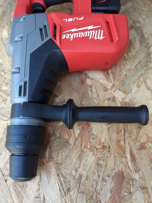 Milwaukee rotopercutor pe acumulatori