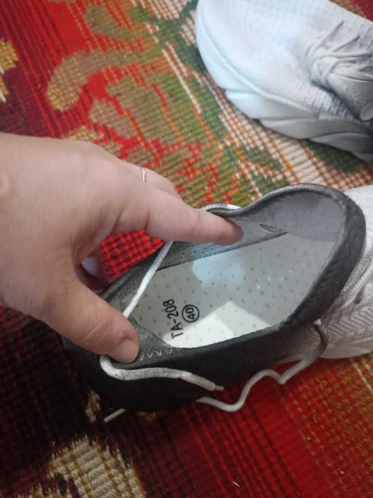 Черно бели маратонки