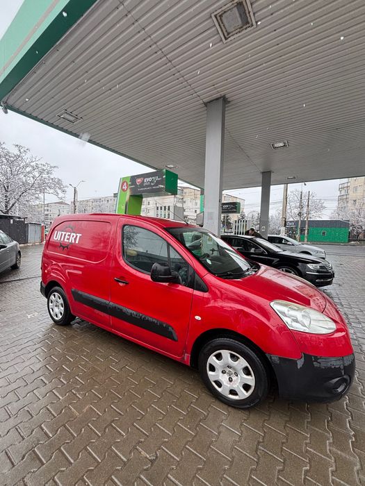 Vând Peugeot Partener