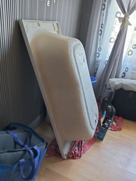 Vînd cada,baie,noua