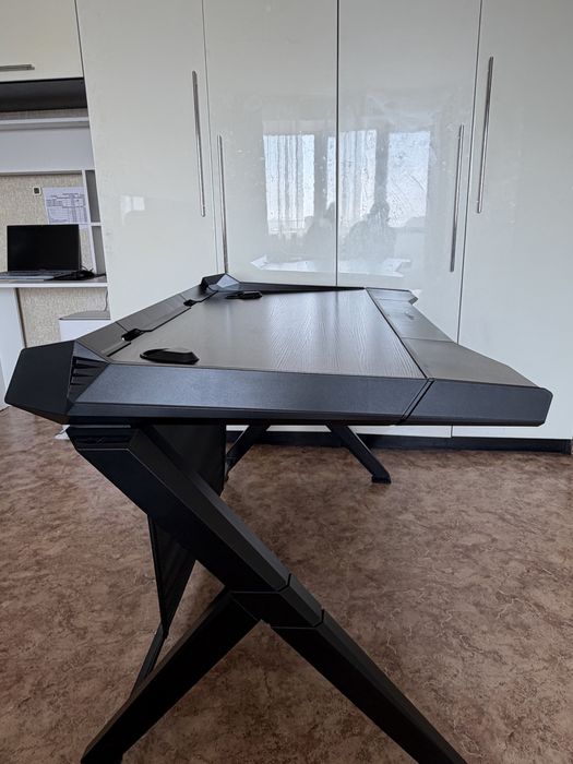 Игровой компьютерный стол