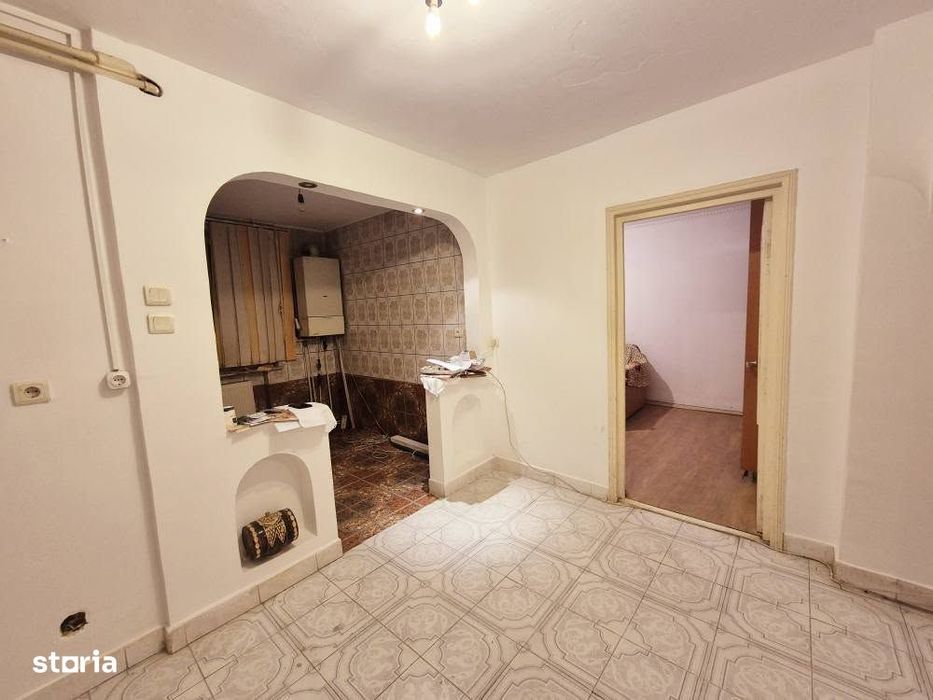 Apartament decomandat cu 3 camere, parter, Precista — fotografia 1