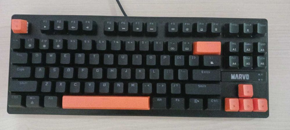 Tastatură mecanică Marvo KG901 RGB – Switch-uri Albastre, ca nouă!