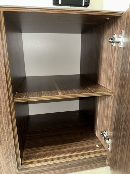 Продам шкаф-комод с зеркалом