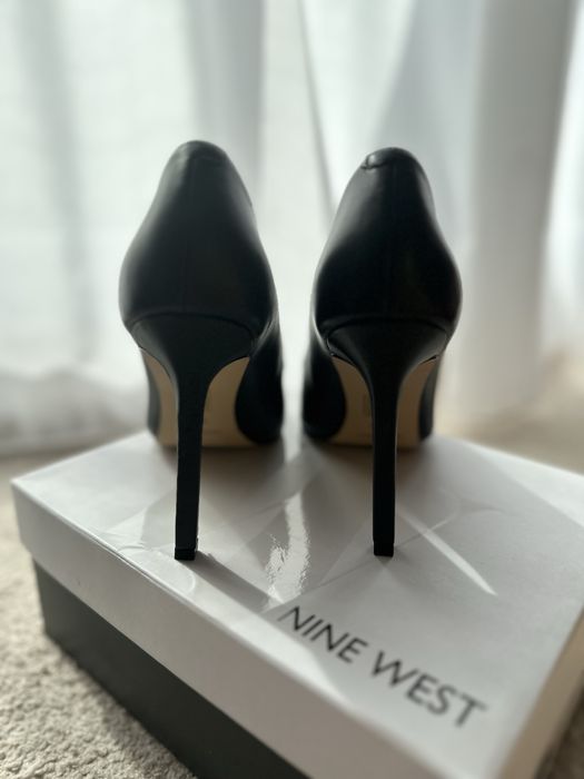 Pantofi negri stiletto Nine West 37 / 6.5