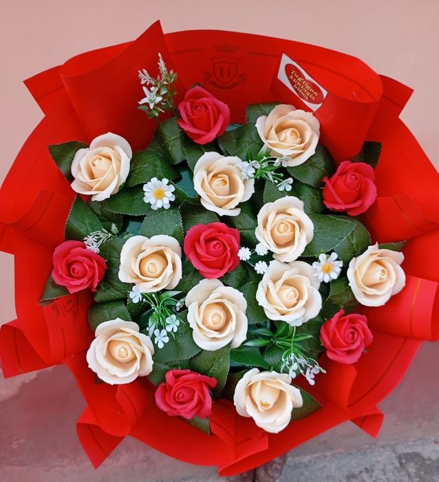 Suniy gullar . Dostavka bor . 100.000 dan boshlanadi . Sifatli va isho