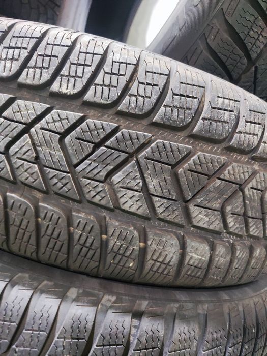 4  бр зимни 215/65/17 Pirelli 24г