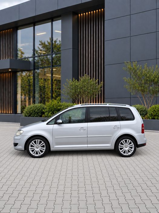 VOLKSWAGEN Touran 2010 — imagine 5